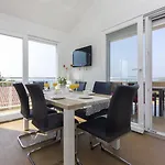 Miki & Roza Apartment *