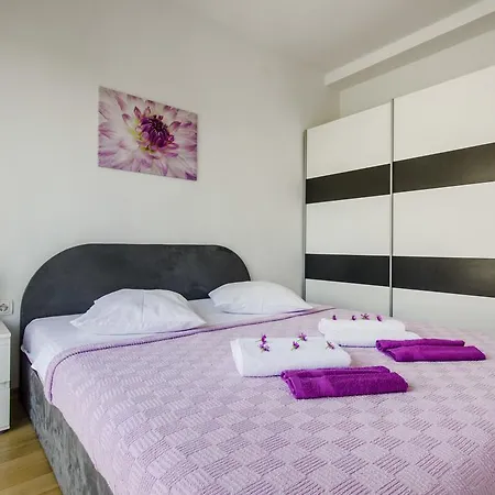Miki & Roza Apartment *