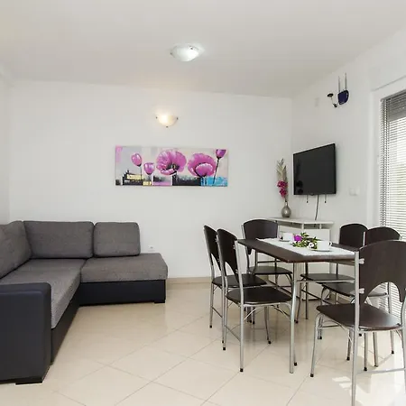 Apartamento Miki & Roza *