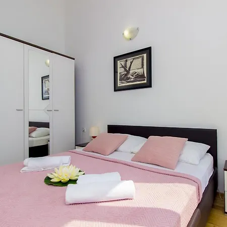 Miki & Roza Apartment Jadrija