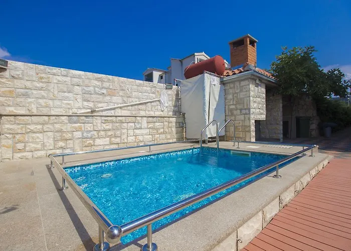 Miki & Roza דירה יאדריה