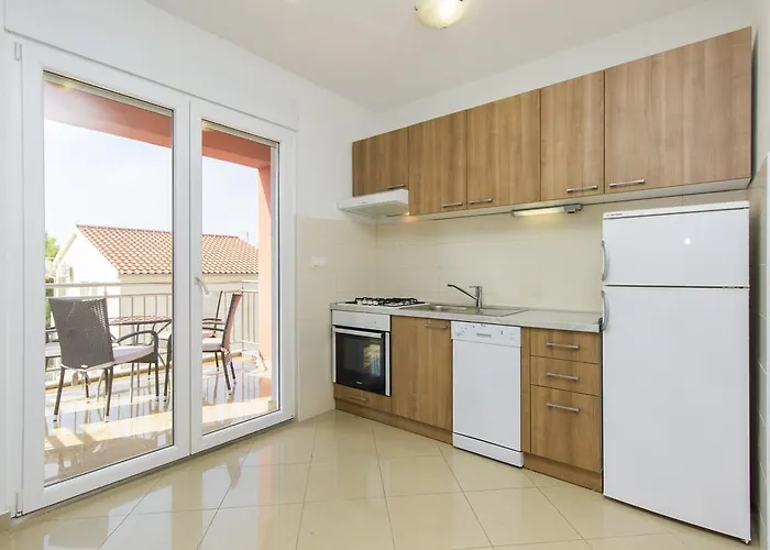 Apartman Miki & Roza *